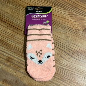 NWT Brand new Aloe Infused cute Fox socks